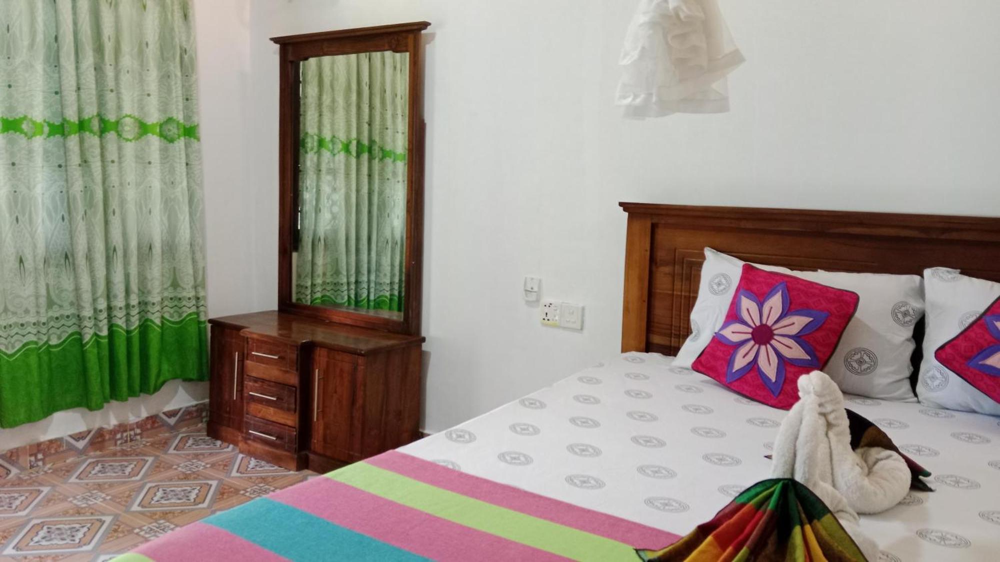 Chanaka Holiday Inn Sigiriya Ngoại thất bức ảnh