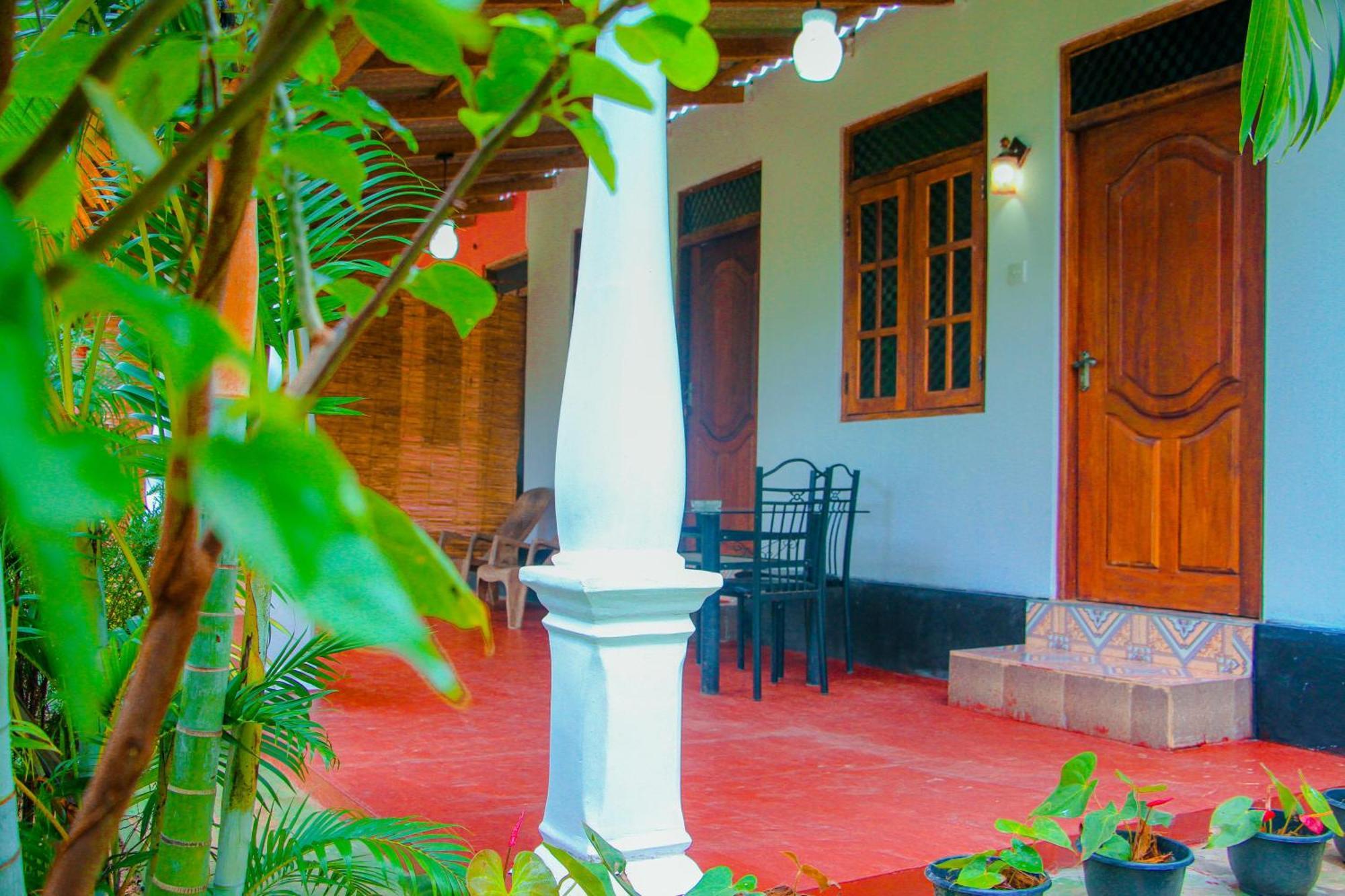 Chanaka Holiday Inn Sigiriya Ngoại thất bức ảnh