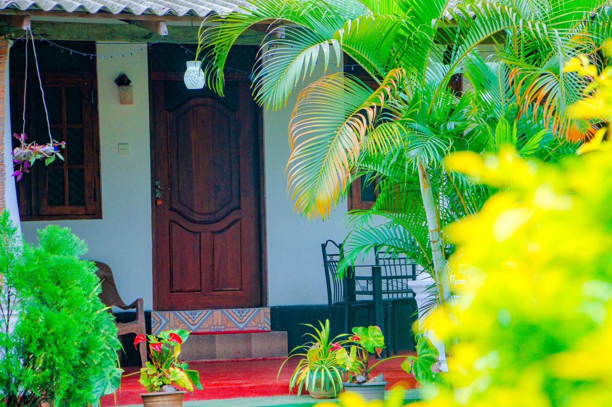 Chanaka Holiday Inn Sigiriya Ngoại thất bức ảnh