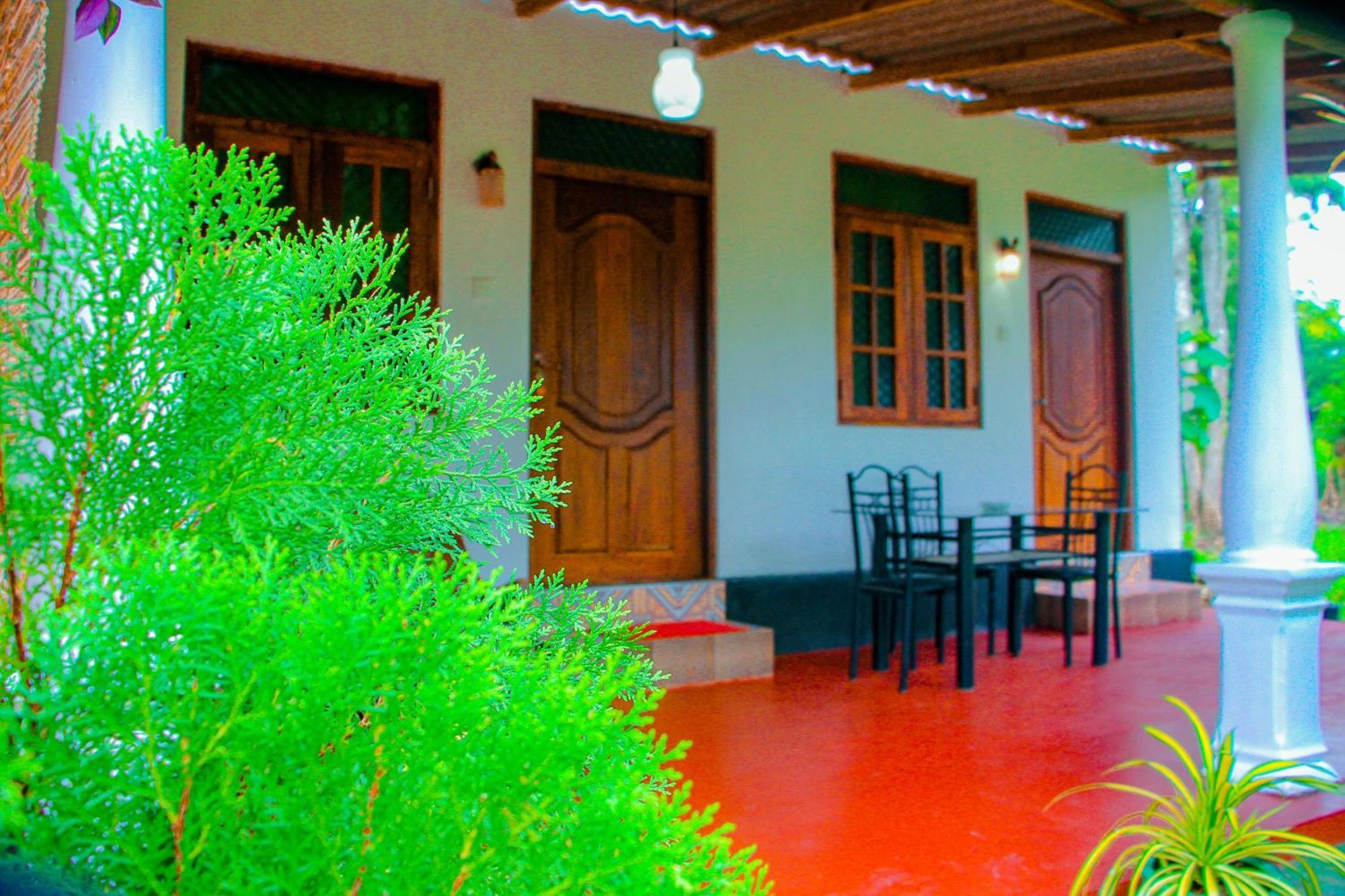 Chanaka Holiday Inn Sigiriya Ngoại thất bức ảnh