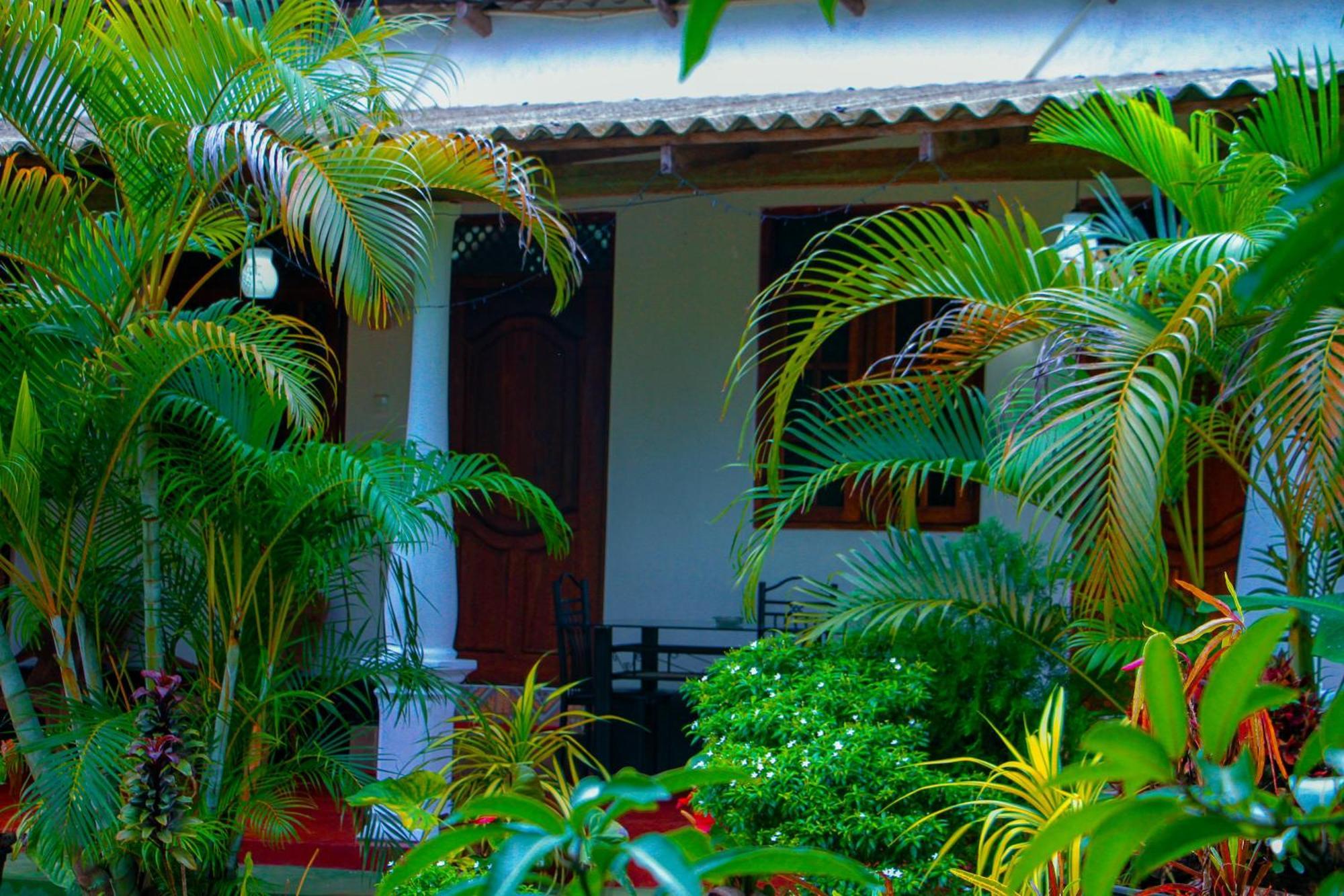 Chanaka Holiday Inn Sigiriya Ngoại thất bức ảnh