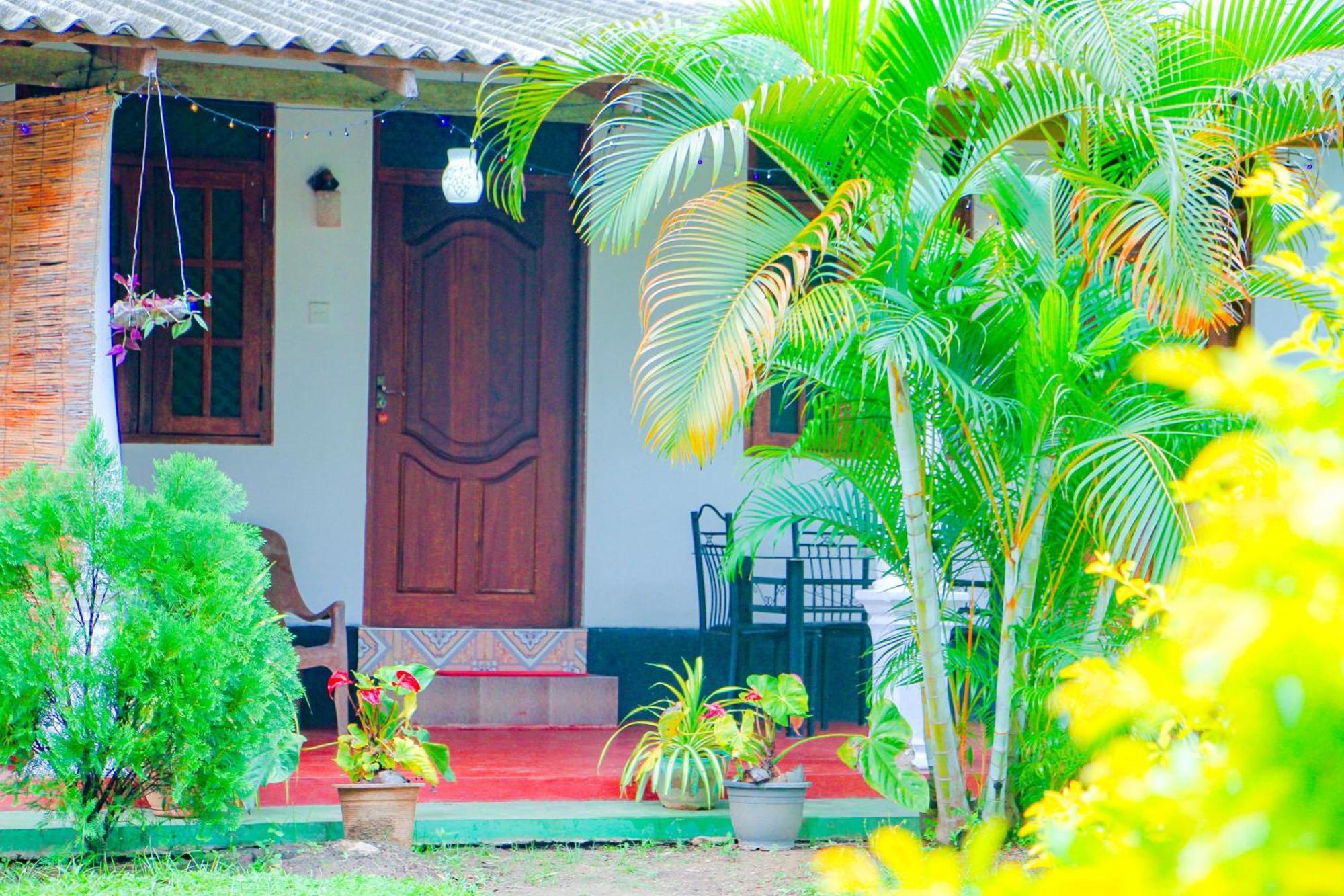 Chanaka Holiday Inn Sigiriya Ngoại thất bức ảnh